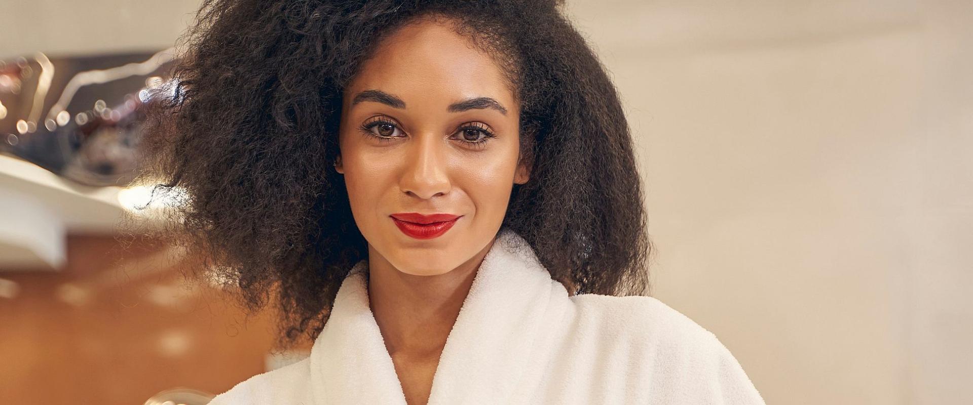 Luksus zwolnił, ale kosmetyki trzymają się nieźle